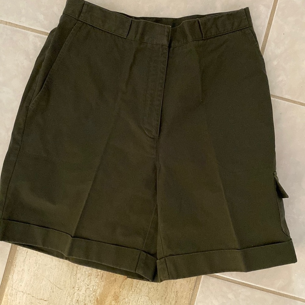 LIZ CLAIBORNE SHORTS-SIZE 8                  Excellent Condition-Like New
